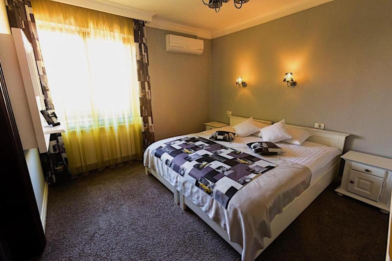 4Cardinal's Hotel Braşov Esterno foto