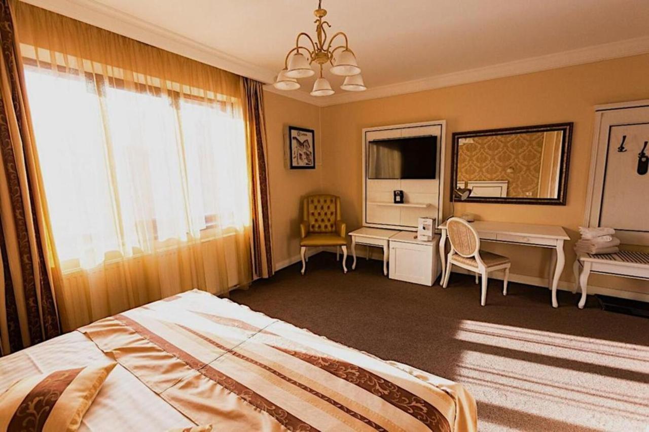 4Cardinal's Hotel Braşov Esterno foto